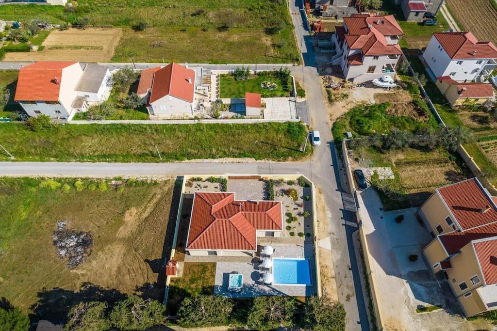 Villa Mattina, With Heated Pool And Jacuzzi Привлака Экстерьер фото