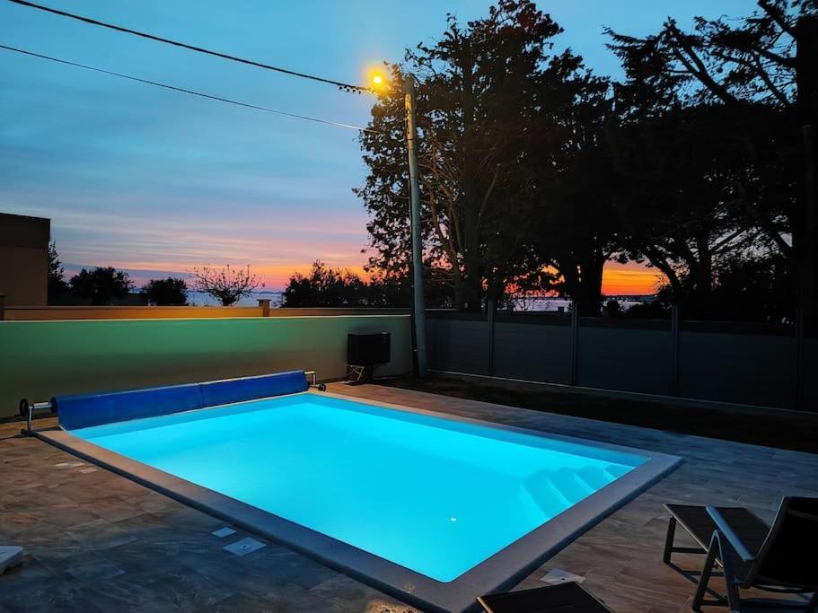 Villa Mattina, With Heated Pool And Jacuzzi Привлака Экстерьер фото